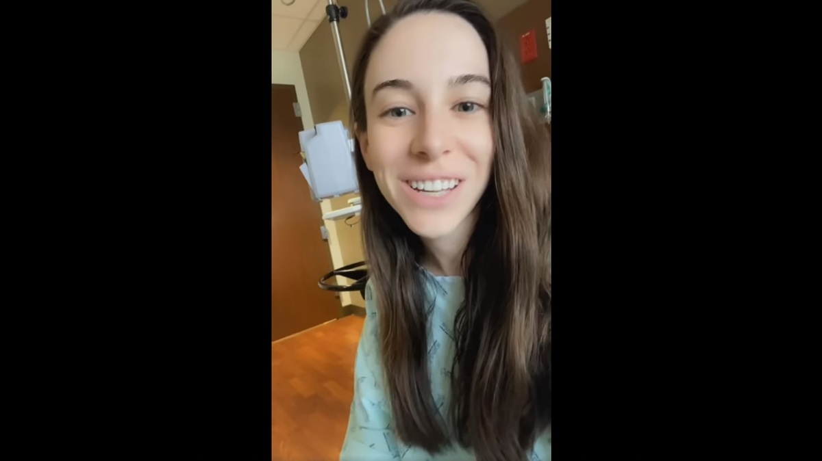 Amanda Shoultz, of Dallas, says a 17-pound tumor was removed from her abdomen. She was diagnosed with rare liposarcoma cancer.