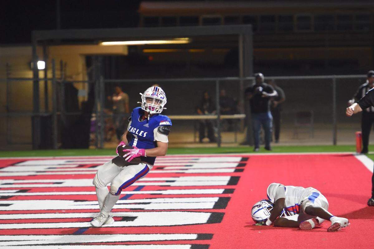 Fort Worth Amon Carter-Riverside’s Deandre Fields (1) scores with a passing touchdown during a high school football game against Fort Worth Southwest at Scarborough-Handley Field in Fort Worth, Texas, Thursday, October 9, 2025. Carter-Riverside won 42-36.