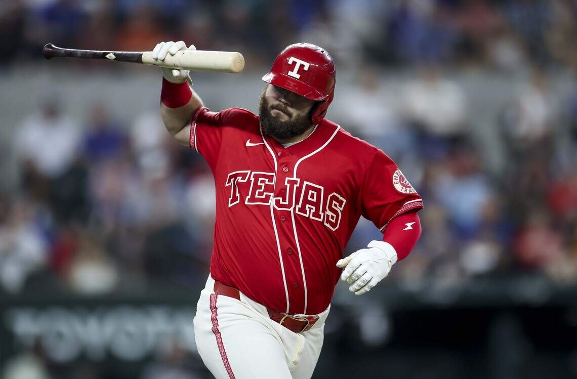 Three Rangers achieve career accolades in win over Mariners
