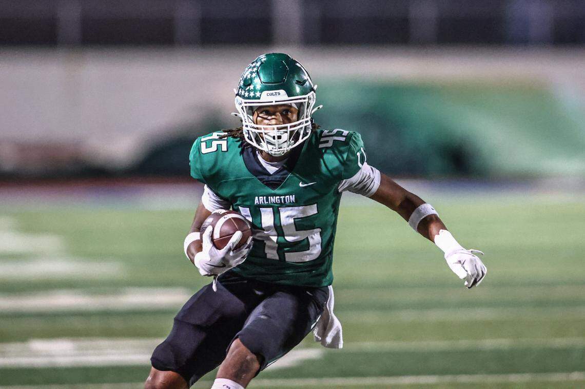 Arlington receiver Isaiah Robertson runs the ball after a catch against Martin at the Thursday, Nov. 7 game at UTA’s Maverick Stadium in Arlington. Special to the Star-Telegram / Tom Marvin