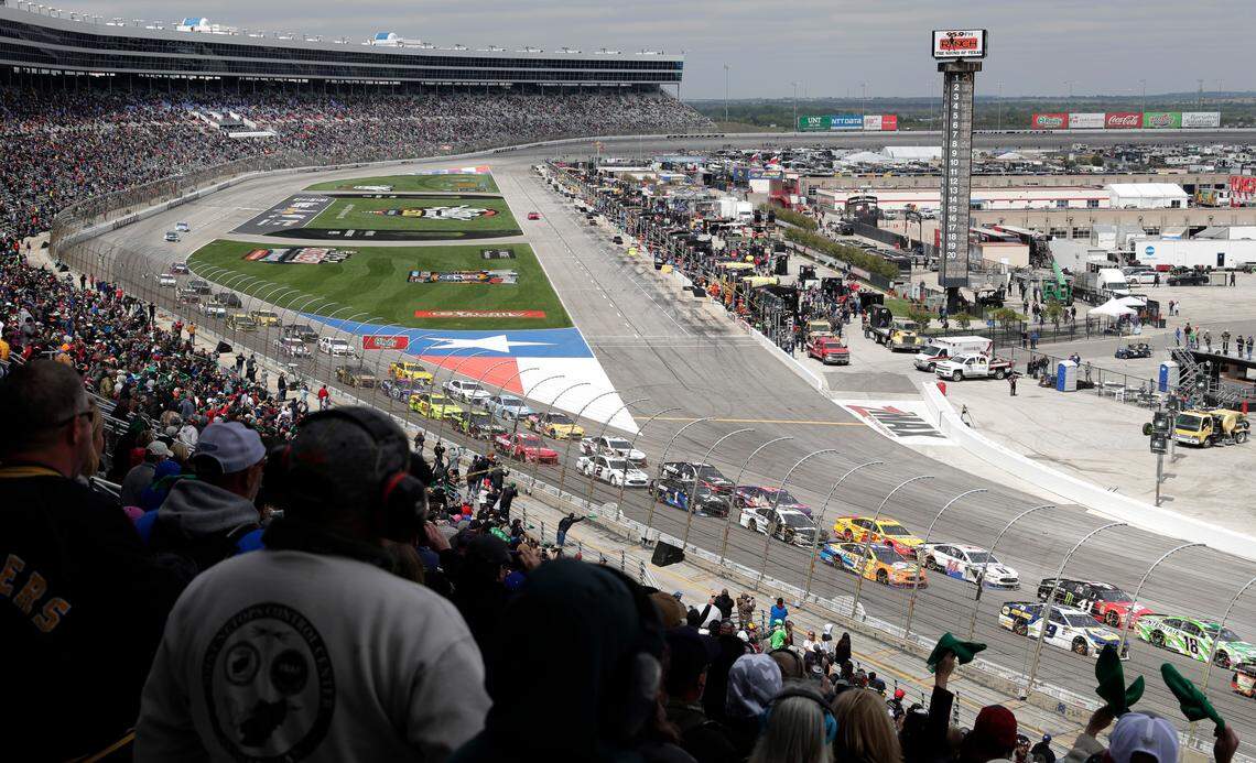 Drivers head into Turn 1 after a restart during a NASCAR Cup Series auto race in Fort Worth, Texas, Sunday, April 8, 2018. (AP Photo/Tony Gutierrez)