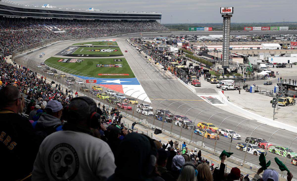 Drivers head into Turn 1 after a restart during a NASCAR Cup Series auto race in Fort Worth, Texas, Sunday, April 8, 2018. (AP Photo/Tony Gutierrez)