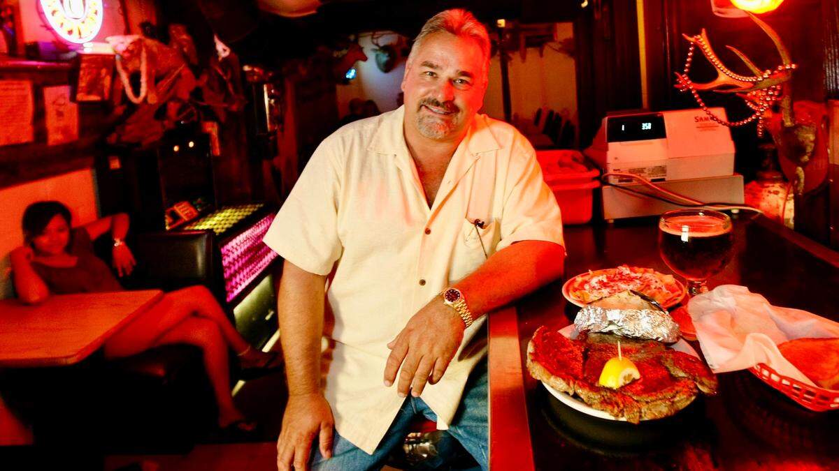 M&M Steak House owner Keith Kidwill serves up a 2-pound sirloin with baked potato, salad, and a cold beer Aug. 5, 2008.