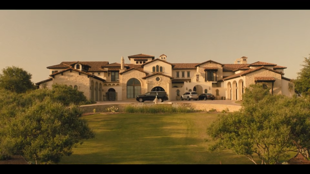 Angela (Ali Larter) arrives at her ex-husband’s Aledo home in “Landman” episode six.