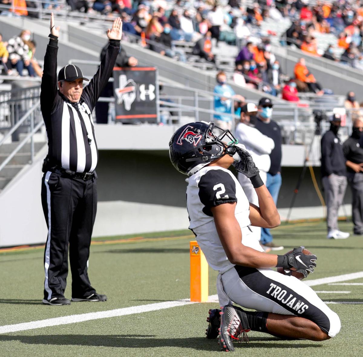 Trinity running back Ollie Gordon gets into the endzone for a touchdown run against Haltom during the first half of a High School Football game played, Friday afternoon, November 27, 2020 at the Birdville ISD Fine Arts/Athletics Complex in North Richland Hills, Tx. (Steve Nurenberg Special to the Star-Telegram)
