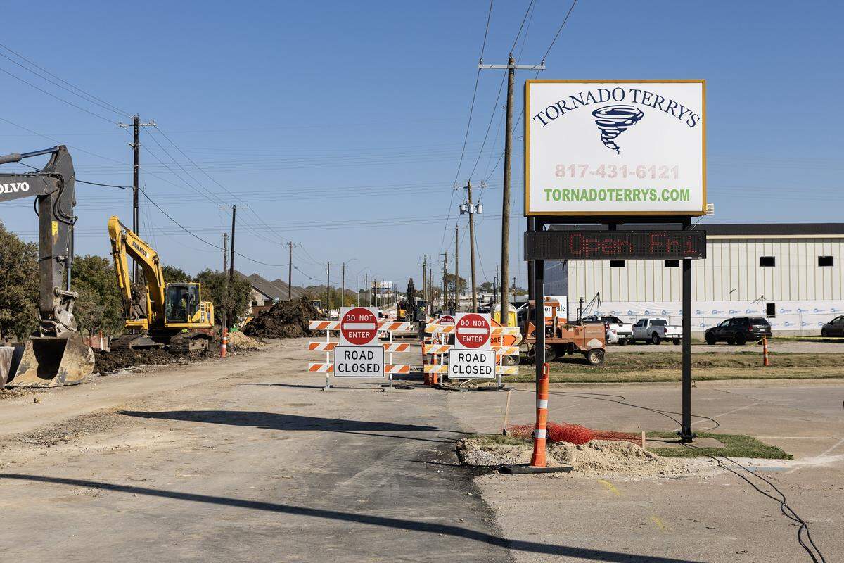Construction goes on in front of Tornado Terry's in Keller on Friday, Nov. 14, 2025. A lengthy construction project on Keller Hicks Road has driven away customers that have kept Tornado Terry's open for more 30 years.