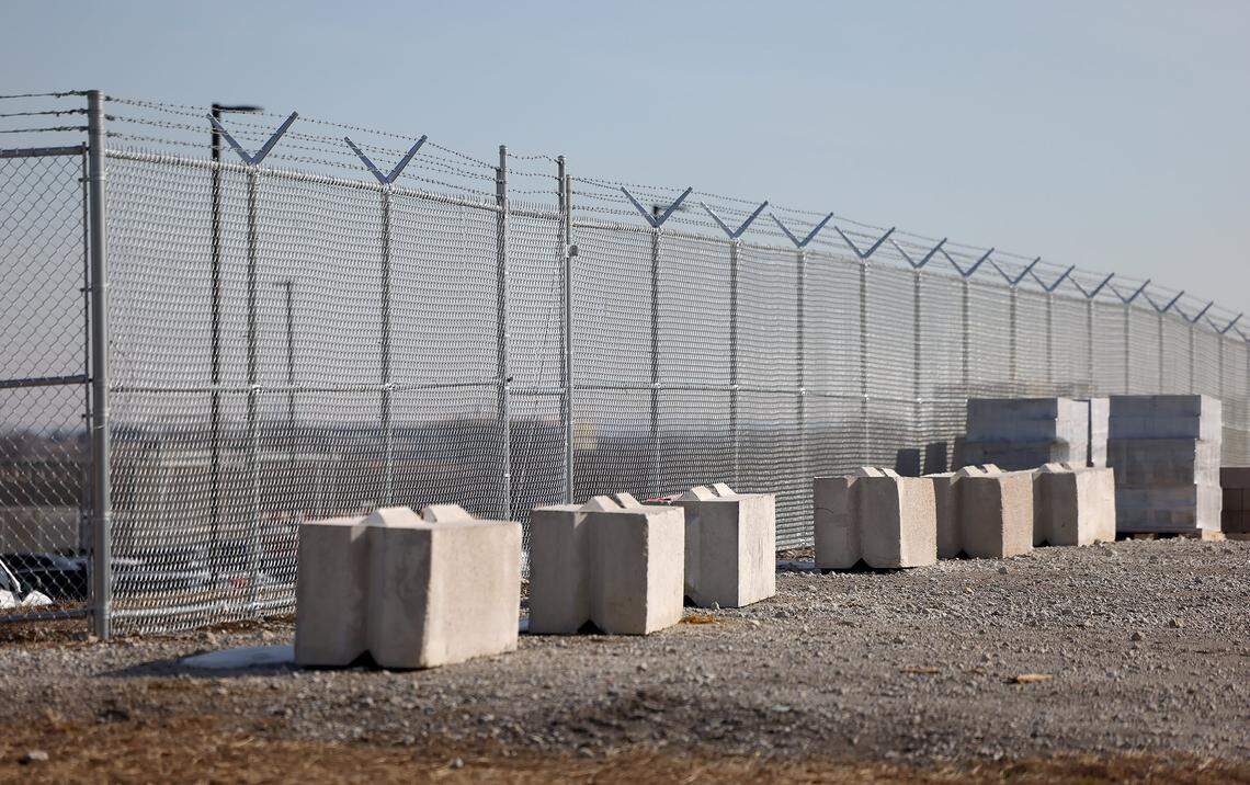 A fence surrounds the Prairieland Detention Facility in Alvarado on Friday, Jan. 30, 2026.