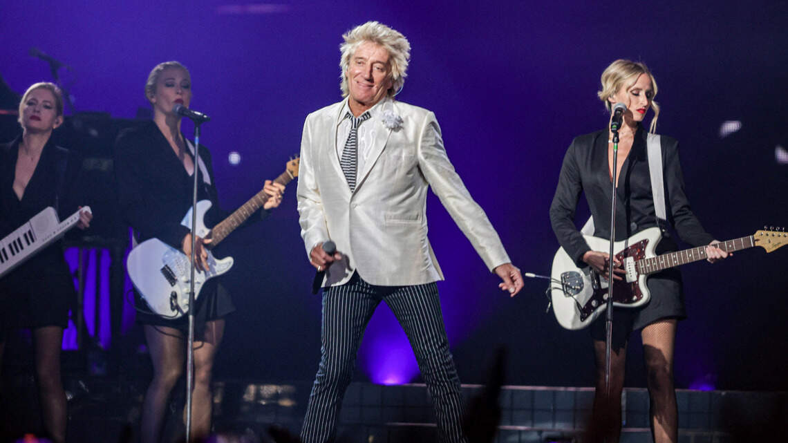Rod Stewart kicks off final ‘rock’ tour with rousing set at Fort Worth’s Dickies Arena