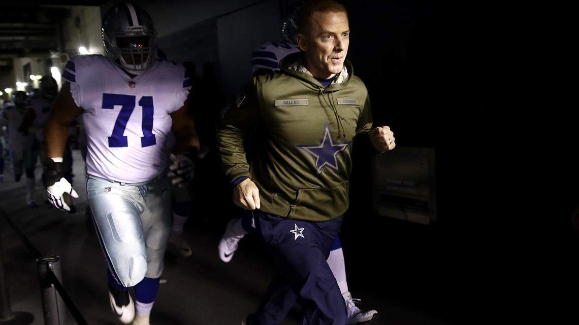Dallas Cowboys head coach Jason Garrett, right, runs out of a tunnel with offensive tackle La’el Collins (71) prior to an NFL football game against the Philadelphia Eagles, Sunday, Nov. 11, 2018, in Philadelphia. (AP Photo/Matt Rourke)