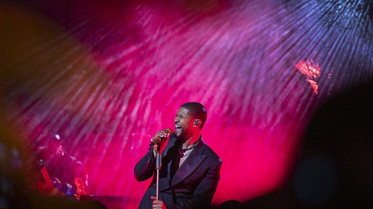 Usher performs during a pre-Super Bowl concert at SoFi Stadium in Los Angeles on Feb. 10, 2022. (Allen J. Schaben/Los Angeles Times/TNS)