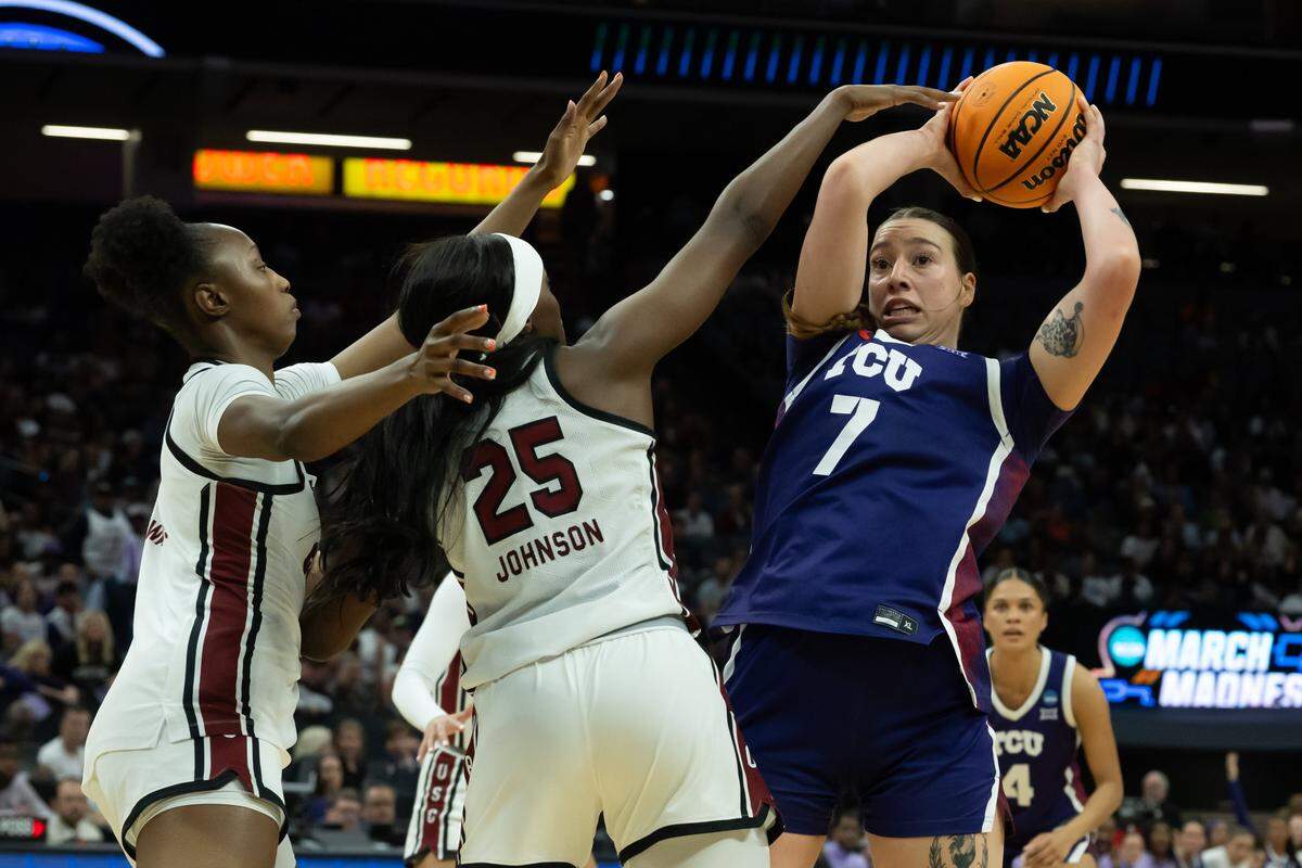 TCU forward Marta Suárez (7) is defended by South Carolina guard Raven Johnson (25) in the Elite Eight of the NCAA Tournament on Monday at Golden 1 Center in Sacramento, Calif.