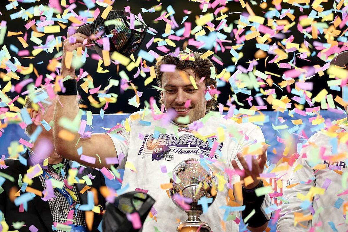 SAN ANTONIO, TEXAS - DECEMBER 30: Ken Seals #9 of the TCU Horned Frogs celebrates with teammates after defeating the USC Trojans in the game at the Alamodome on December 30, 2025 in San Antonio, Texas. (Photo by Kenneth Richmond/Getty Images)
