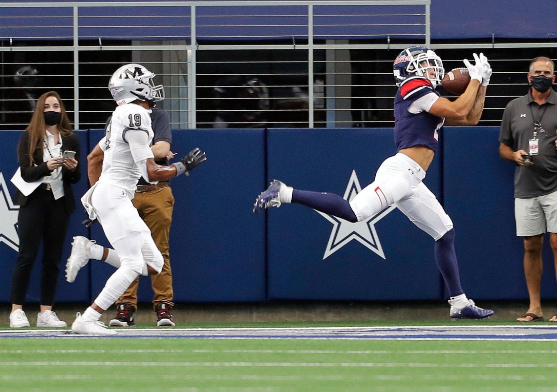 Denton Ryan wide receiver Billy Bowman Jr. (2) grabs a pass for the first score of the game during a high school football game at AT&T Stadium in Arlington, Texas, Friday, Sept. 25, 2020. Ryan led 21-0 at the half. (Special to the Star-Telegram Bob Booth)