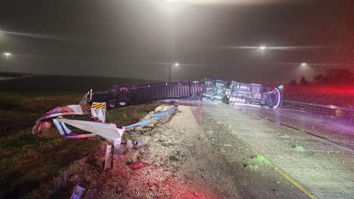 An 18-wheeler crash early Friday morning was affecting traffic near the Dallas-Fort Worth Airport, according to Grapevine police.