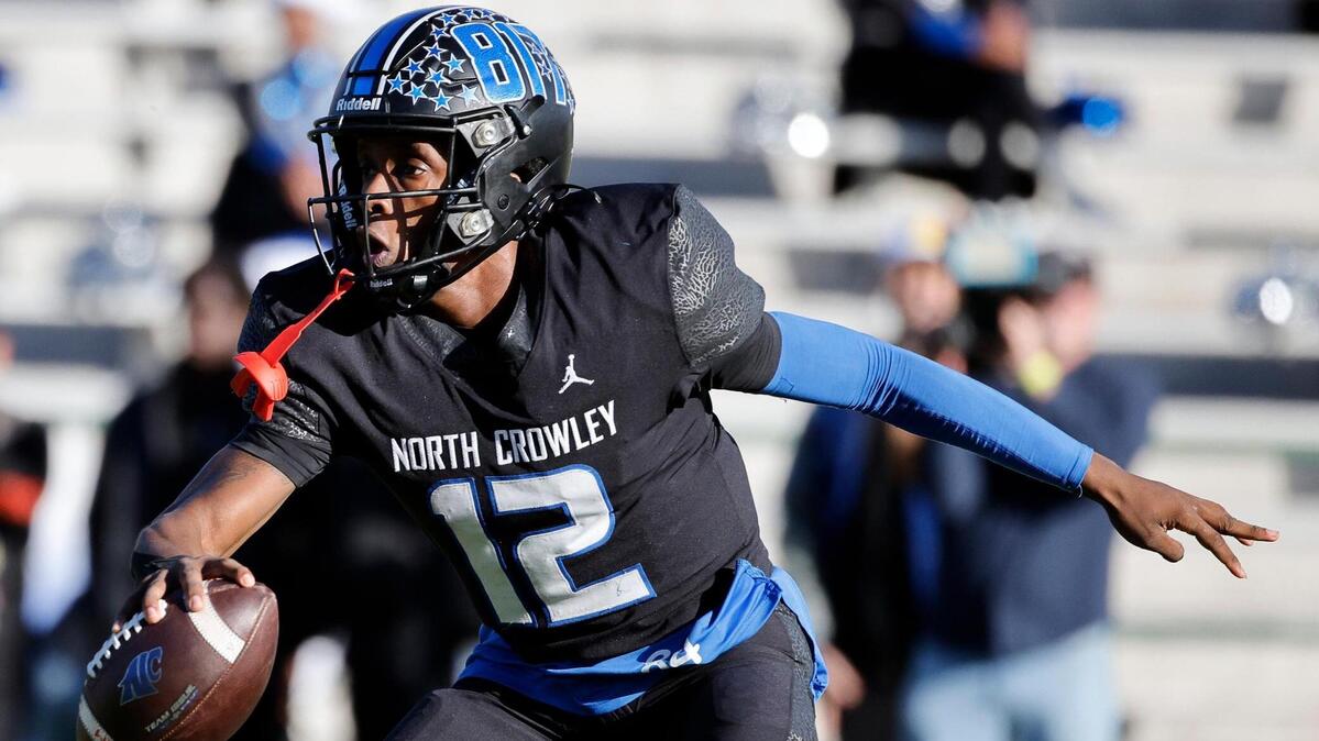 North Crowley quarterback Chris Jimerson (12) commits to UNT.