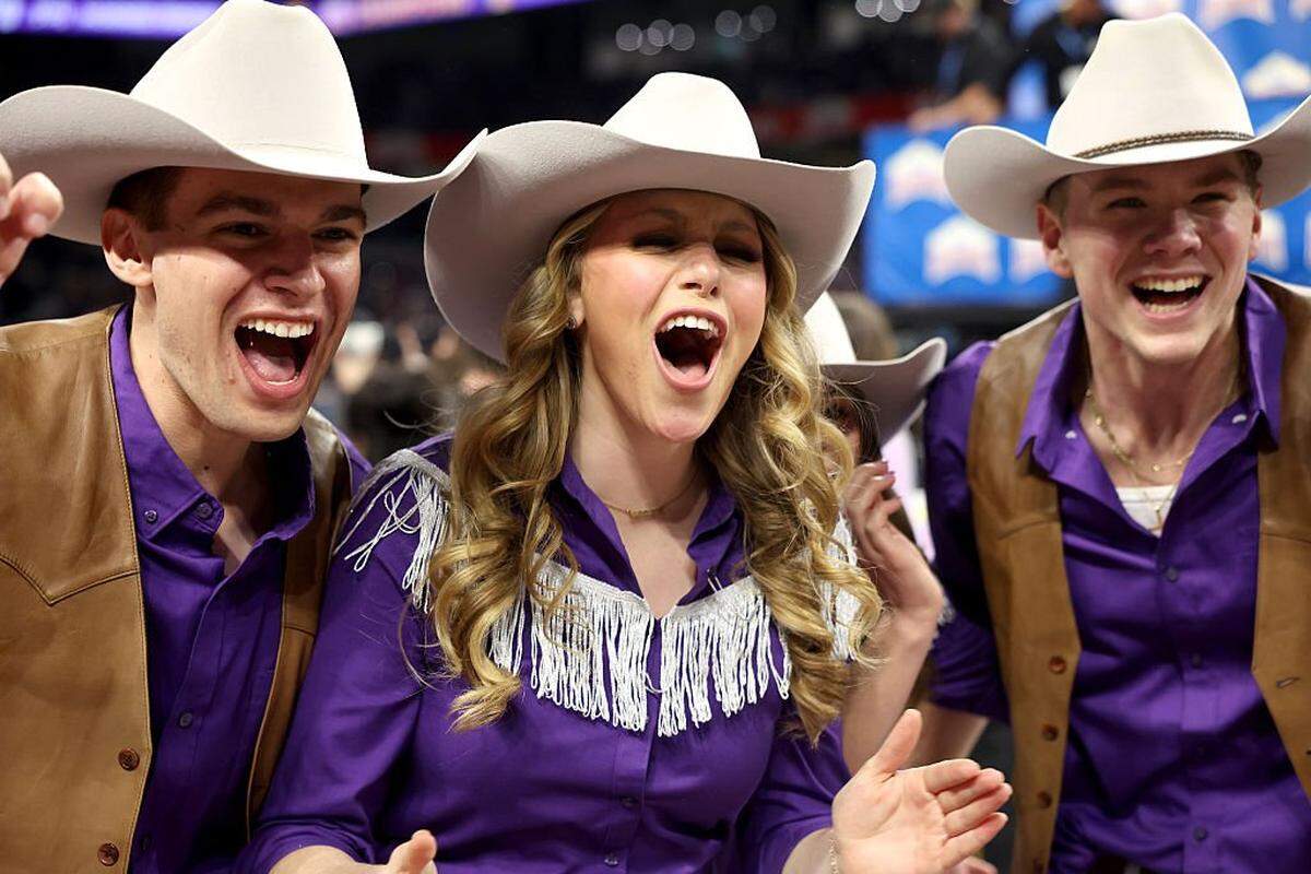 SAN ANTONIO, TEXAS - DECEMBER 30: Fans of the TCU Horned Frogs celebrate after defeating the USC Trojans in the game at the Alamodome on December 30, 2025 in San Antonio, Texas. (Photo by Kenneth Richmond/Getty Images)
