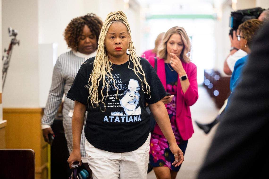 A group wearing Atatiana Jefferson shirts comes into the courtroom for a recusal hearing on Judge David Hagerman’s status in the Aaron Dean case on June 23, 2022, in Fort Worth.