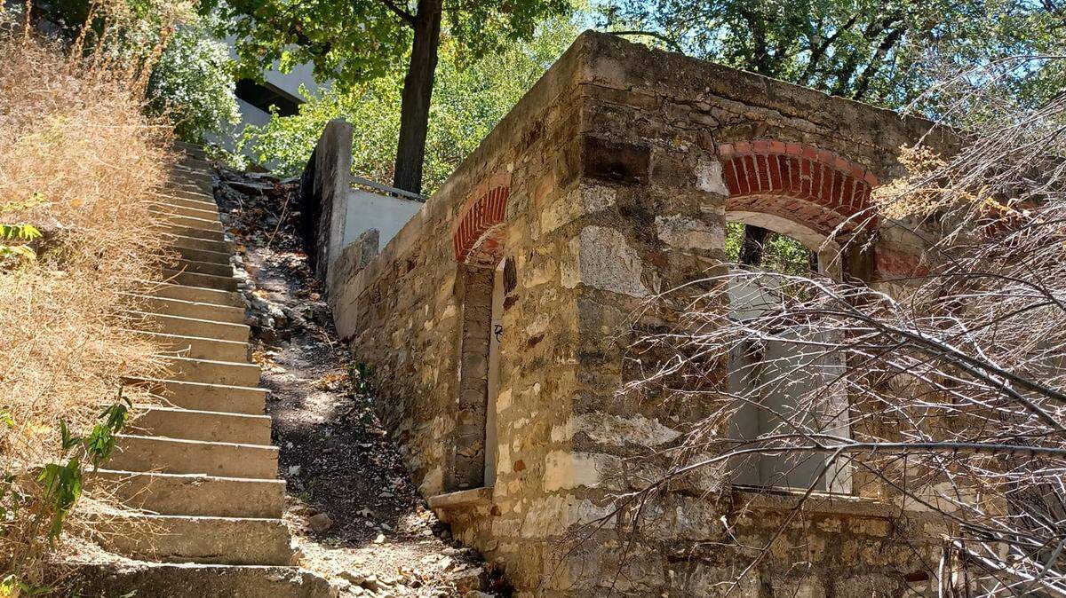 Concrete stairs and the remains of Jessie Maldonado’s house near the Trinity River on the north side of downtown Fort Worth.
