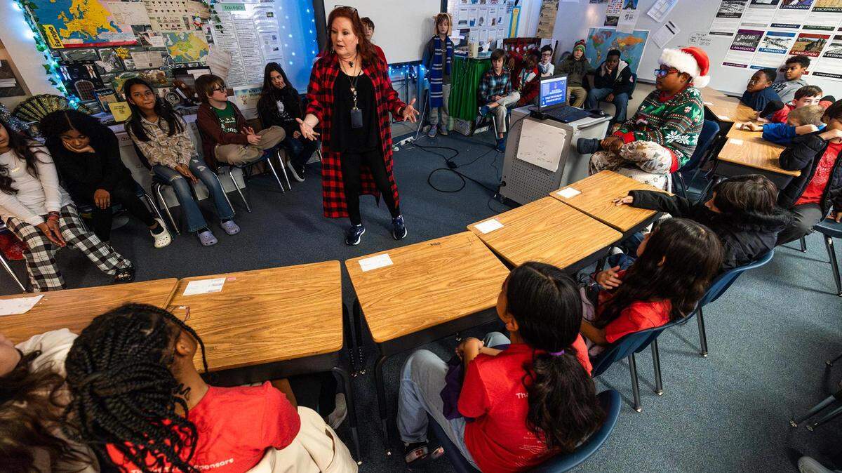 Cathy Gilbride, a social studies and world culture teacher, speaks to the visiting students from Ridglea Elementary School about school life at Applied Learning Academy in Fort Worth on Thursday.