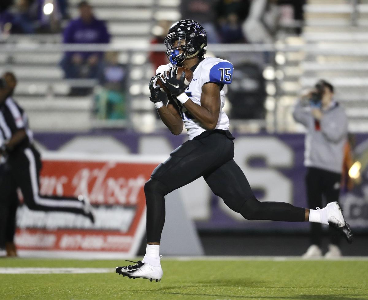Byron Nelson’s  Calvin Wiggins (15) grabs a touchdown catch to put Nelson up 23-7 during a high school football game at Keller ISD Stadium Friday, Oct. 18, 2018. Byron Nelson defeated Timber Creek 31-14. (Special to the Star-Telegram Bob Booth)