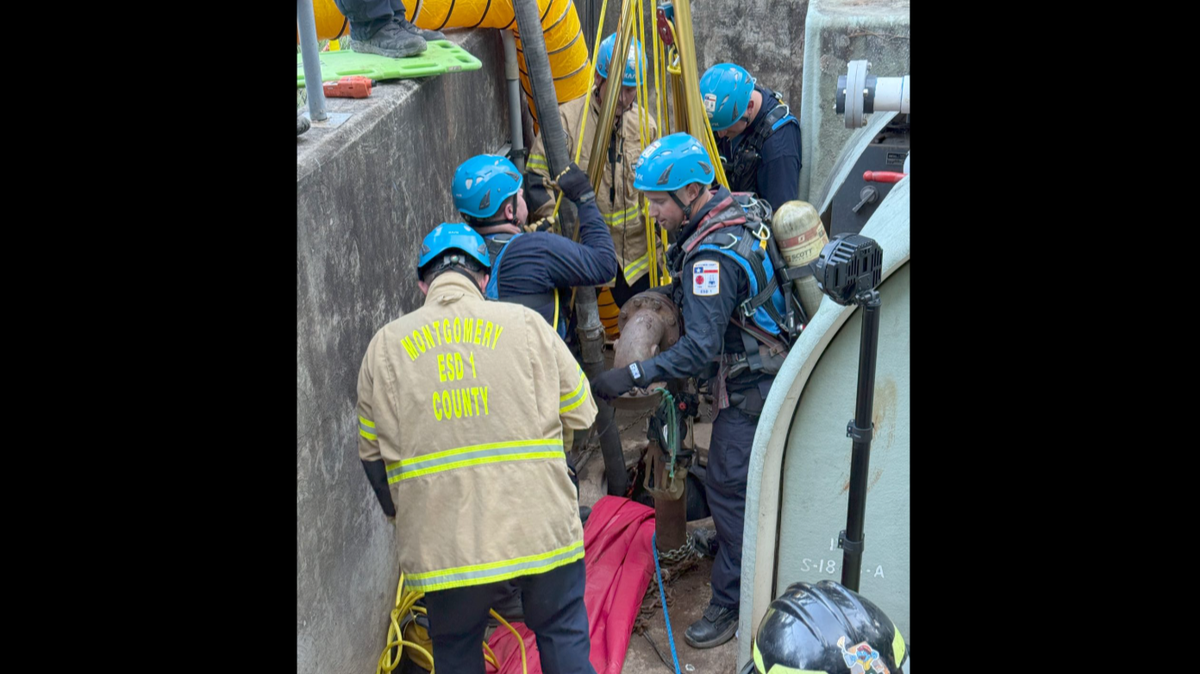 A dive team arrived at the scene to recover the bodies of the workers, Texas officials say.