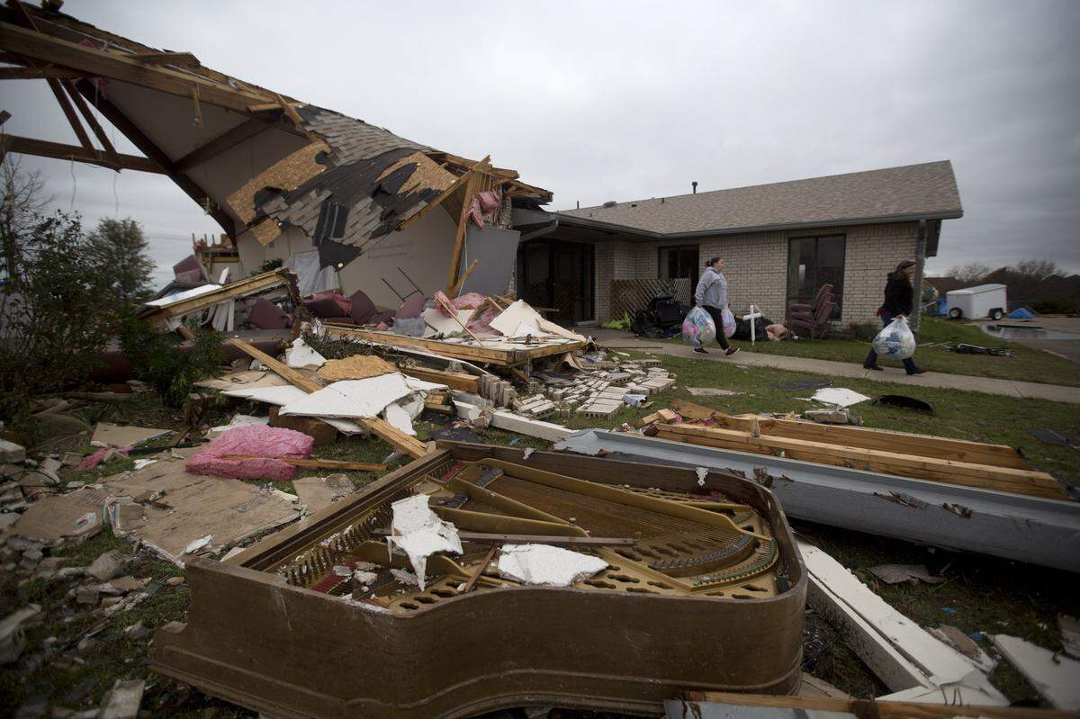 Volunteers secure the Ovilla Road Church of the Nazarene in Glenn Heights, south of Dallas, on Monday, Dec. 28, 2015. The church was damaged by the tornado on Saturday, Dec. 26, 2015.