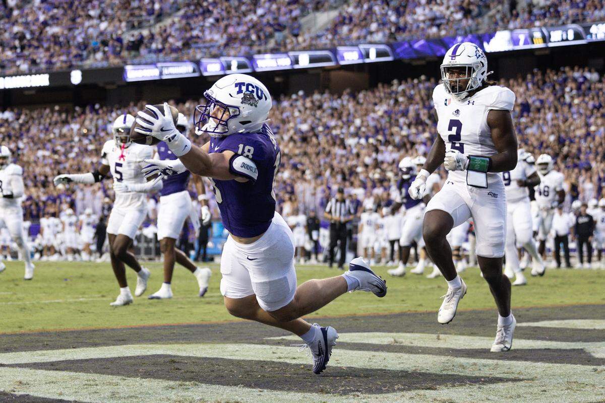 TCU wide receiver Ed Small (18) catches a touchdown pass with one hand in the first half of an NCAA game between TCU and Abilene Christian at Amon G. Carter Stadium in Fort Worth on Saturday, Sept. 13, 2025.