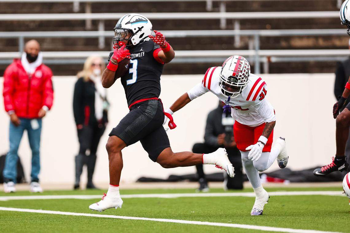 North Crowley running back G'Yrell Smith (3) runs past Coppell cornerback Isaiah Witherspoon (31) into the end zone for a touchdown in a Class 6A Division I regional playoff Saturday, Nov. 29, 2025, at Midlothian ISD Stadium in Midlothian.