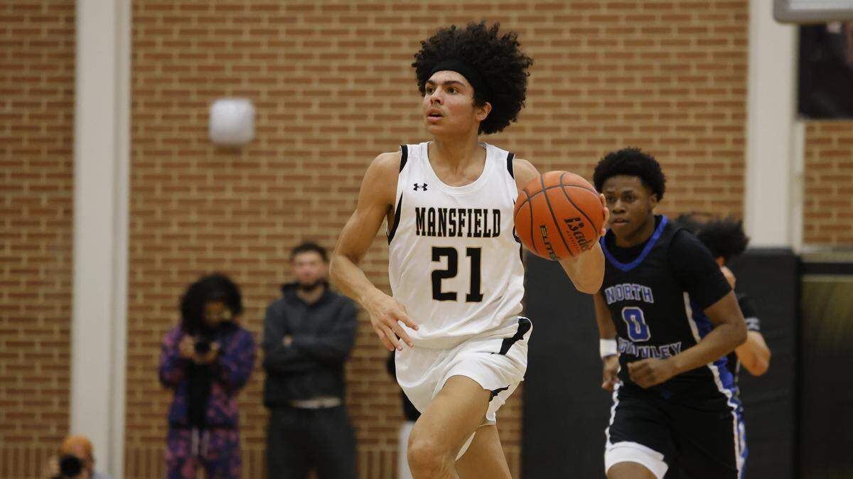 Mansfield's Judah Charles (21) brings the ball down court in front of North Crowley wing Bennjamin Jones (0) during the first half of a UIL boys basketball game between North Crowley and Mansfield at Mansfield High School in Mansfield, Texas, Tuesday Jan. 20, 2026