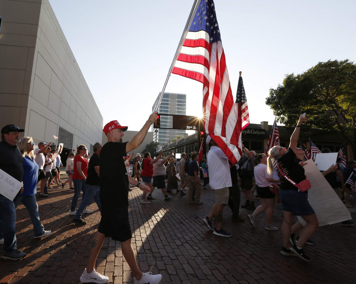 A large crowd marches to the Tarrant County Courthouse during the rally to honor Charlie Kirk, Saturday, Sep. 20, 2025.