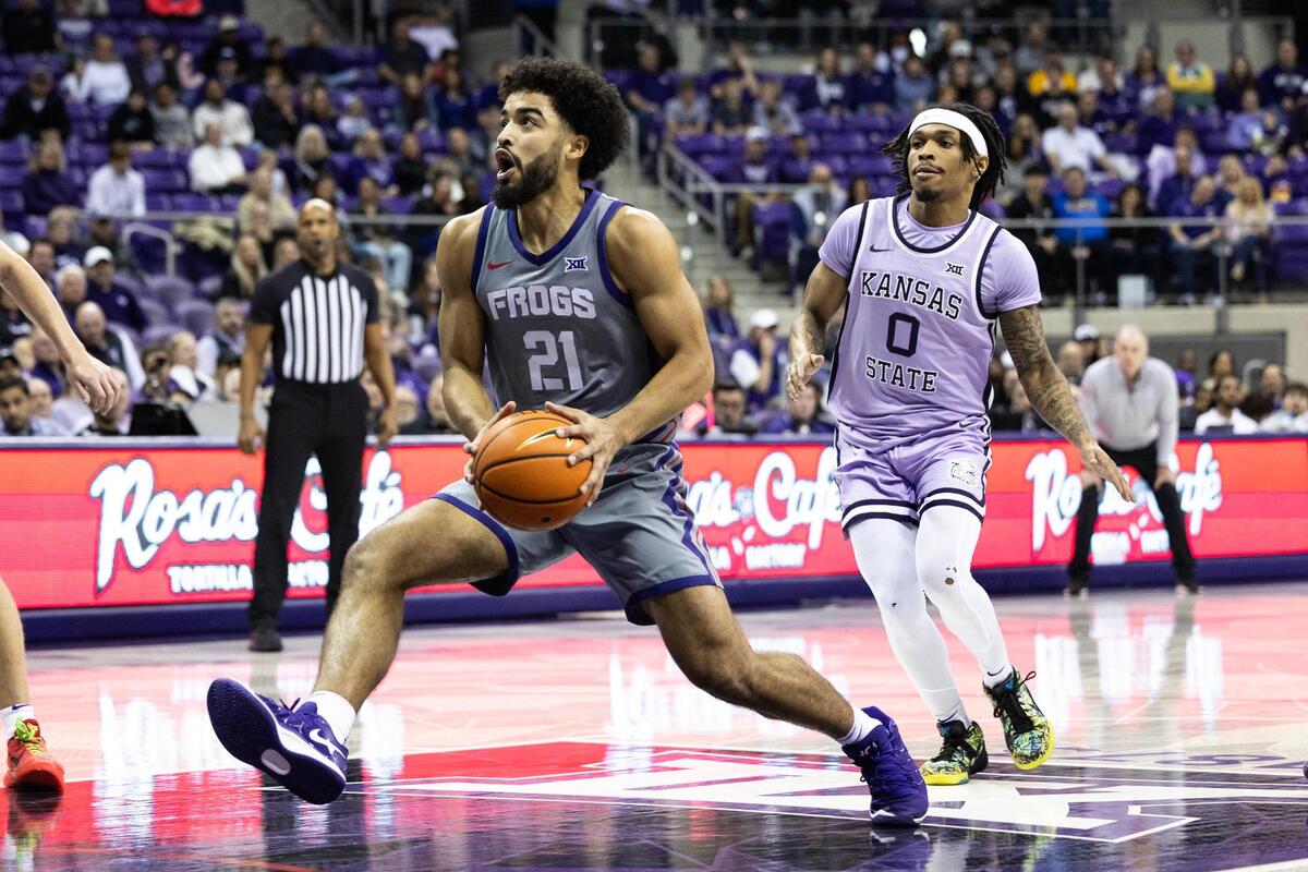 TCU guard Noah Reynolds (21) drives in the paint in the first half of an NCAA game between TCU and Kansas State at Schollmaier Arena in Fort Worth on Saturday, Jan. 4, 2025.