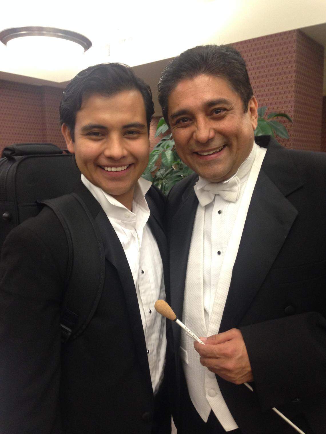 El violinista colombiano Edinson Moreno llegó a Texas para ejercer sus estudios universitarios en música en Texas Christian University. La universidad le brindó beca completa a Moreno.