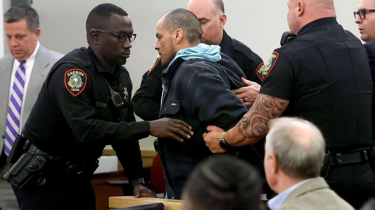 Activist arrested at Aaron Dean hearing Friday made ‘terroristic threats,’ lawyer says