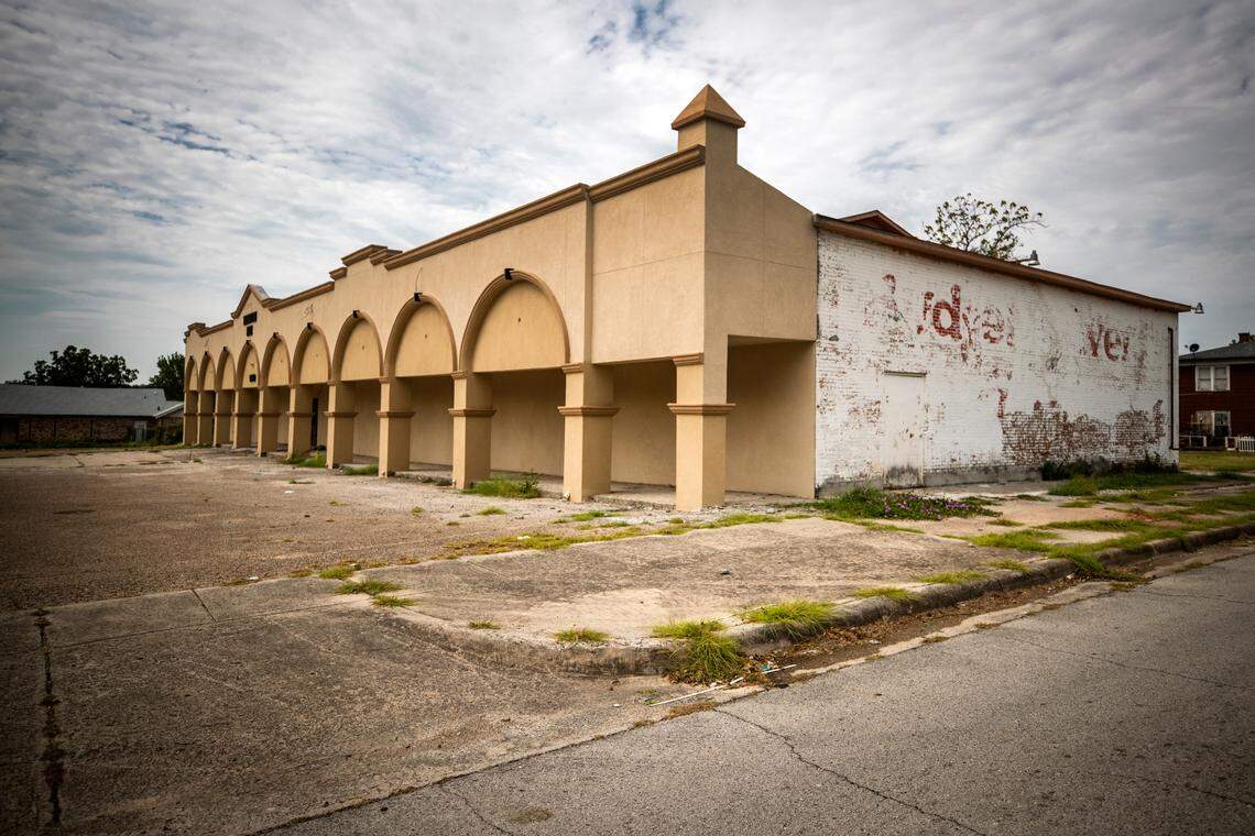 Stricks Food Store was at East Jefferson and Evans avenues. The parking lot is used as a gathering place for people ride Fort Worth’s buses.