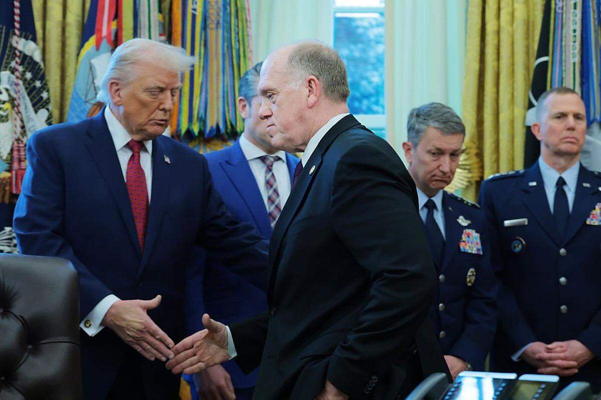 WASHINGTON, DC - DECEMBER 15: U.S. President Donald Trump shakes hands with White House Border Czar Tom Homan during a ceremony for the presentation of the Mexican Border Defense Medal in the Oval Office of the White House on December 15, 2025 in Washington, DC. During the ceremony, Trump recognized the first 13 service members to receive the recently established Mexican Border Defense Medal (MBDM), which recognizes service members supporting Customs and Border Protection on the U.S.-Mexico border. (Photo by Anna Moneymaker/Getty Images)