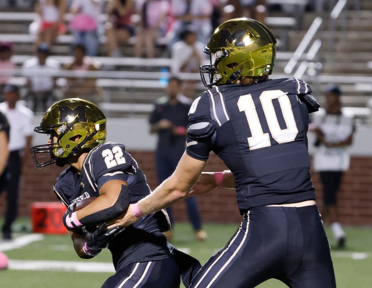 Mansfield quarterback Braxton Van Cleave (10) hands the ball to running back Jayden Vasquez (22) as he takes off on a 79 yard touchdown during a UIL football game at Vernon Newsom Stadium in Mansfield Texas, Thursday, Oct. 03, 2024.