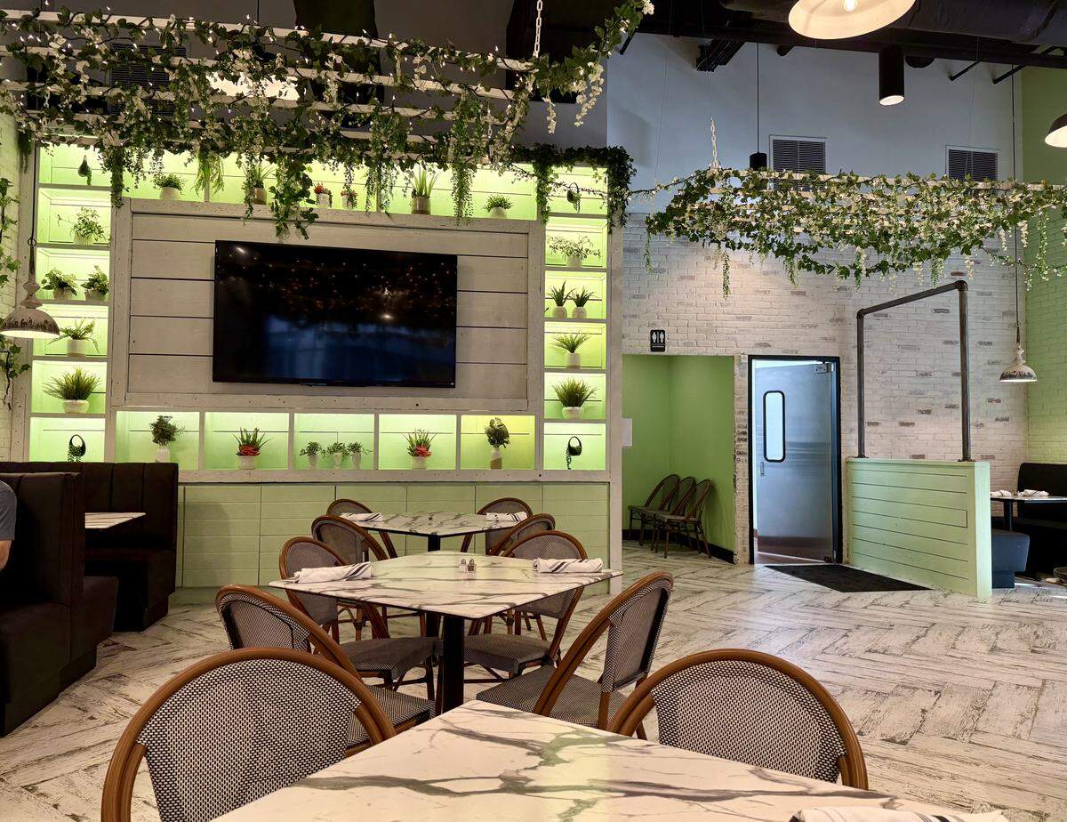 The dining room at Top of the Morning, a new breakfast-lunch cafe in Fort Worth.