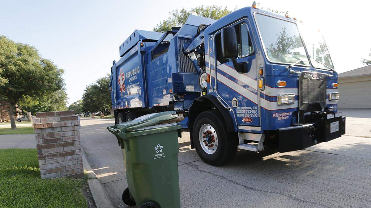 New Year’s Day will delay Fort Worth trash pick ups. Here’s what to know