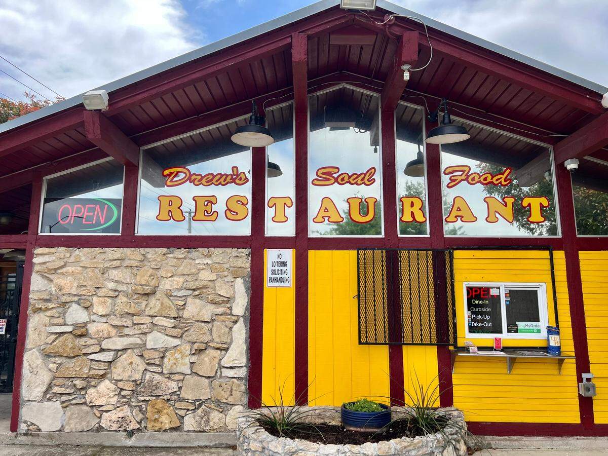 Drew’s Place Soul Food in Fort Worth April 8, 2023.