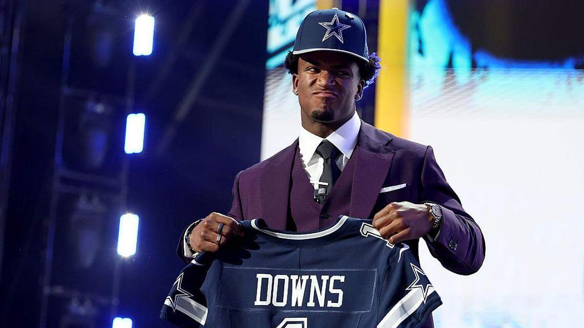 Watch: Cowboys rookie Caleb Downs visits disabled veterans with grandfather