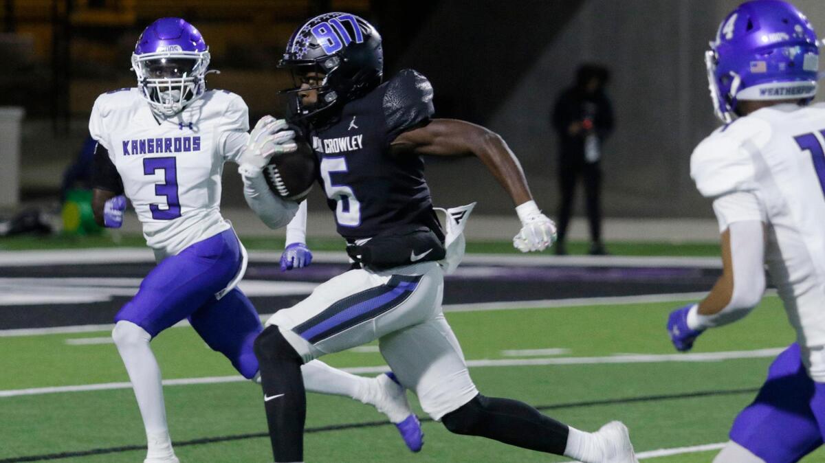 North Crowley’s Quentin Gibson splits Weatherford defenders as he races to the end zone during a UIL football game at Crowley ISD Multi Purpose Stadium on Friday , October 18, 2024.