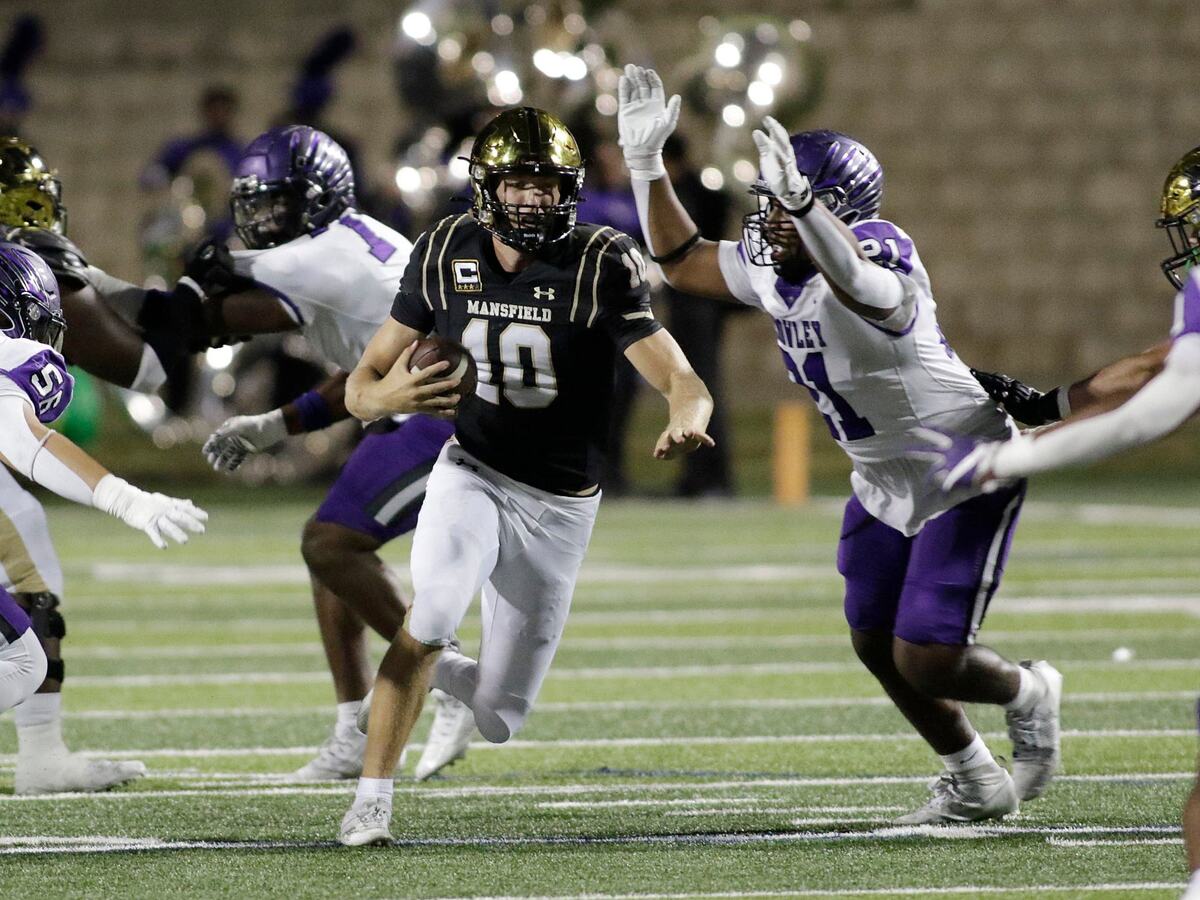 Mansfield’s Braxton Van Cleave finds a hole to run through during a UIL football game at Newsome Stadium on Saturday , October 10, 2024.