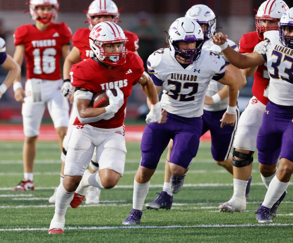 Glen Rose wide receiver Josiah Groeneweg (3) takes off up the middle during a UIL football game at Tiger Stadium in Glen Rose Texas, Friday, Sept. 27, 2024.