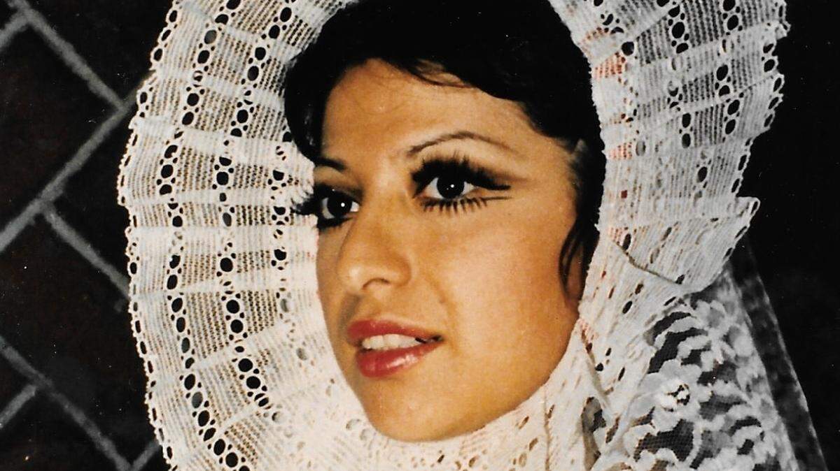 This photo of Bertha R. Garcia, shown in Tehuanas costume/dress from the Isthmus of Tehuantepec, Oaxaca, was taken in Mexico City in 1975.
