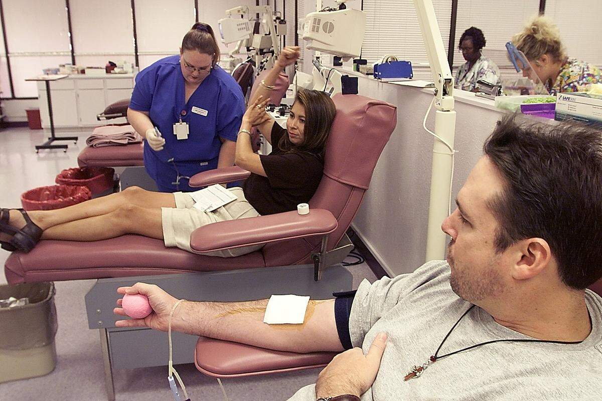 Linda Gossett, left, of Aledo, and David McGhee of Fort Worth give blood as Amy Kadleck of the Carter Blood Bank assists at their Park Place and Forest Park location in Fort Worth on Sept. 11, 2001.