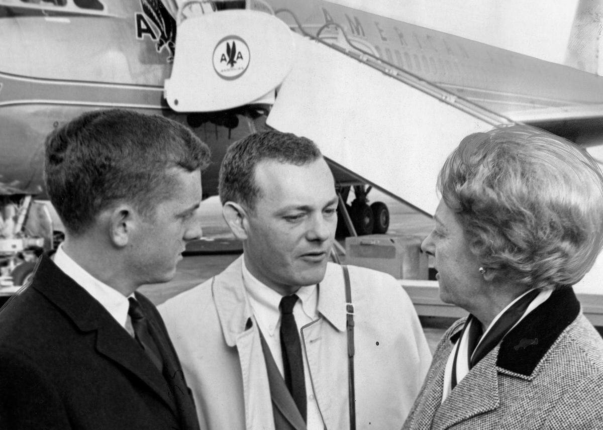 Fort Worth Star-Telegram reporter Bob Schieffer prepares board plane to fly to Vietnam; on left is his brother, Tom, and his mother, Gladys Schieffer, 12/18/1965