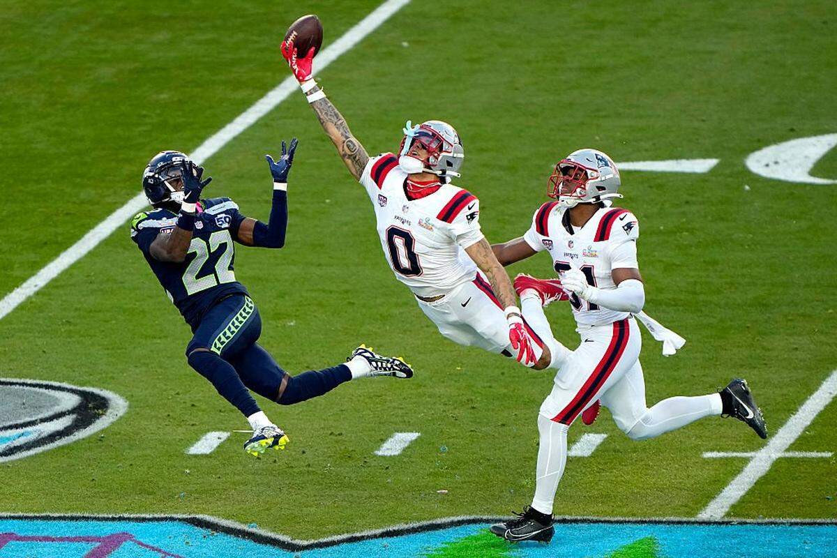 SANTA CLARA, CALIFORNIA - FEBRUARY 08: Christian Gonzalez #0 of the New England Patriots breaks up a pass intended for for Rashid Shaheed #22 of the Seattle Seahawks during the second quarter in Super Bowl LX at Levi's Stadium on February 08, 2026 in Santa Clara, California. (Photo by Thearon W. Henderson/Getty Images)