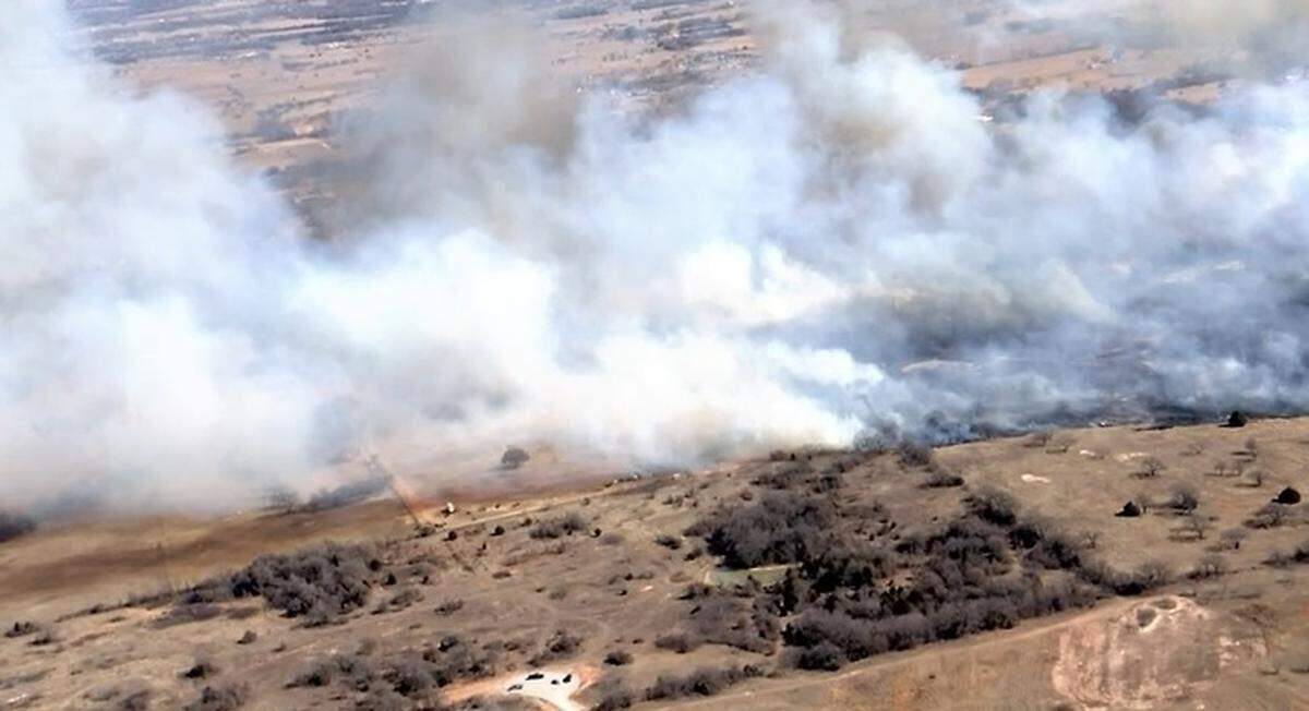 A grass fire burned more than 250 acres in Wise County on Monday and continued to burn on Tuesday, authorities said. No injuries were reported.
