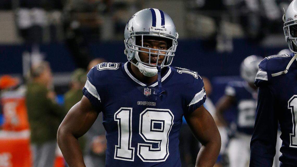 Dallas Cowboys wide receiver Amari Cooper (19) warms up before the first half of an NFL football game between the Dallas Cowboys and the Tennessee Titans, Monday, Nov. 5, 2018, in Arlington, Texas.