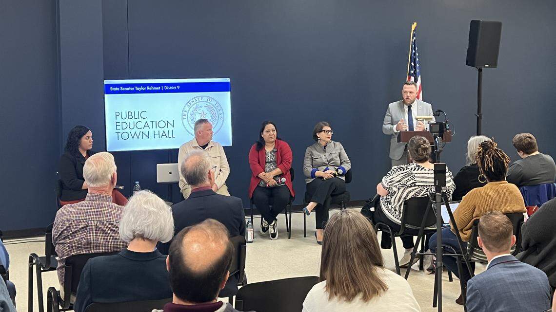 State rep, educators criticize state takeovers in Tarrant at town hall